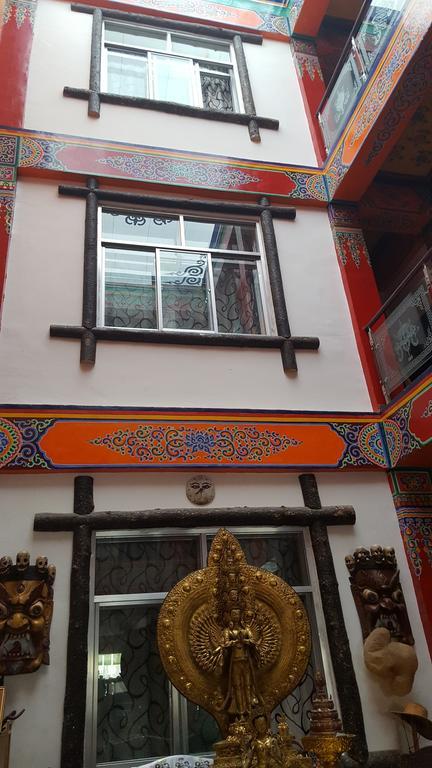 Nirvana Hotel, Restaurant&Bar Xiahe Buitenkant foto